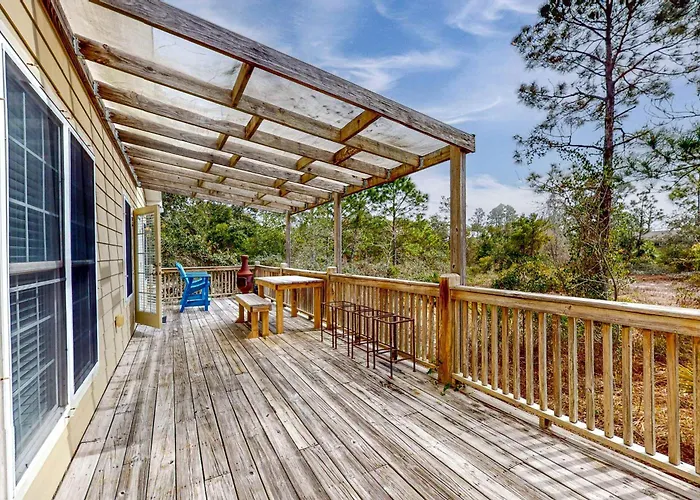 Sunny Coastal Hideaway With Patio Large Deck W&d & Ac *
