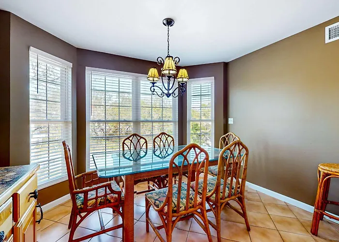 Sunny Coastal Hideaway With Patio Large Deck W&d & Ac Gulf Shores